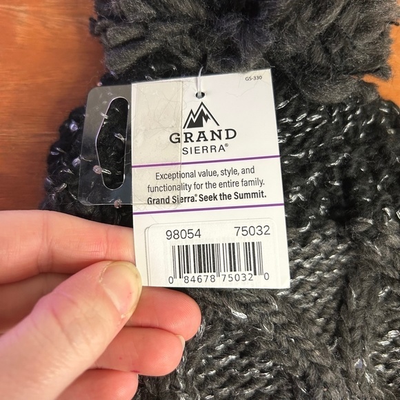 Grand Sierra Ladies One Size Fits Most New With Tags Gray Pom Pom Beanie (1351) - Picture 2 of 5